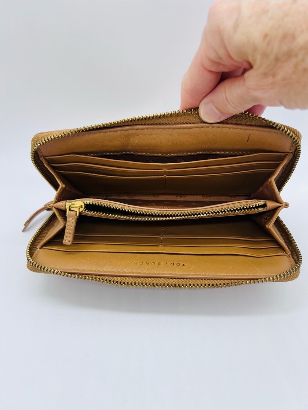 Tory Burch Caramel Tan Zip Around Wallet with Logo - Picture 9 of 14